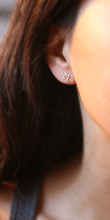 Mini hot sale snake earring