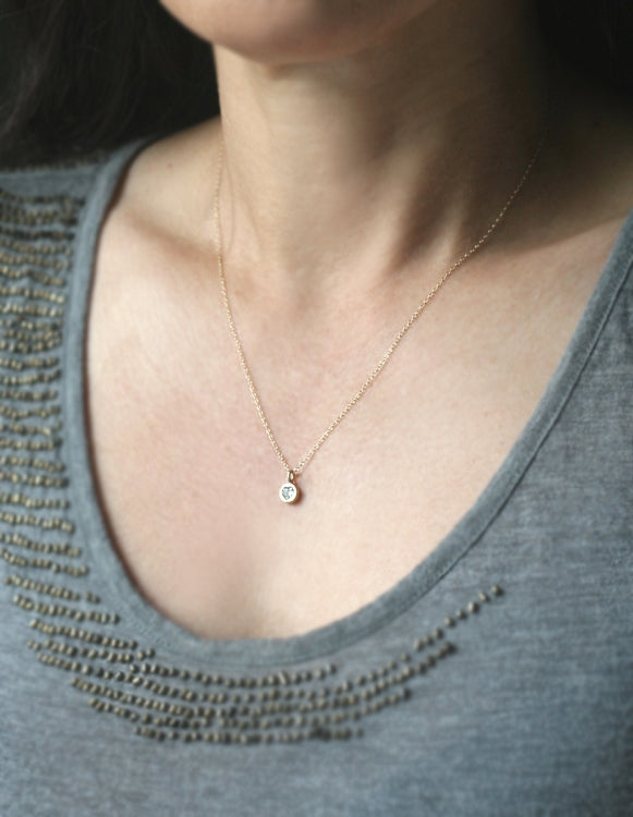 Mini-Necklet Tiny Diamond Drop