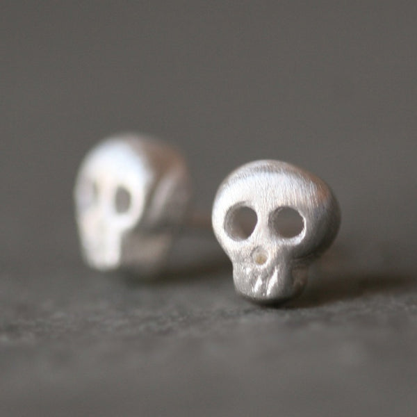 Skull earrings store silver